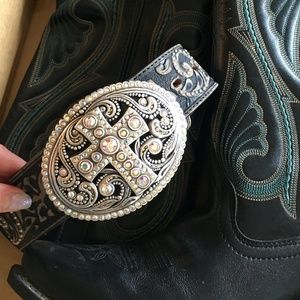 Justin's rhinestone belt and buckle with cross